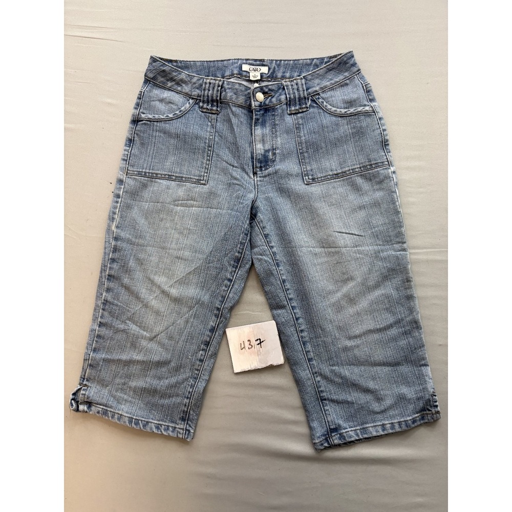 Cato Womens Size 8 Light Wash Denim Capri Shorts Flat Front Pockets Casual Blue